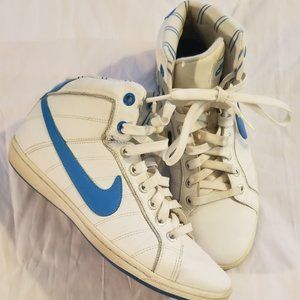 Retro Nike sneakers/trainers (says size 7, but better fit for size 6.5W feet)
